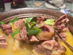 -帅巴人舅母子腊蹄民俗村