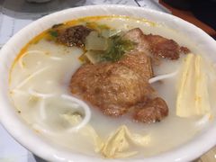 酸辣猪扒米线-凯峰鱼汤米线(金利達店)