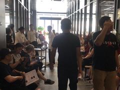 等位区-煲王粤菜餐厅(中侨中心店)