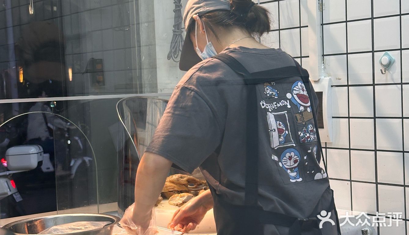 不去四会也能吃到不放一滴水的茶油鸡！