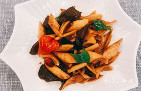 Fried Tofu Skin with Wood Ear Mushrooms