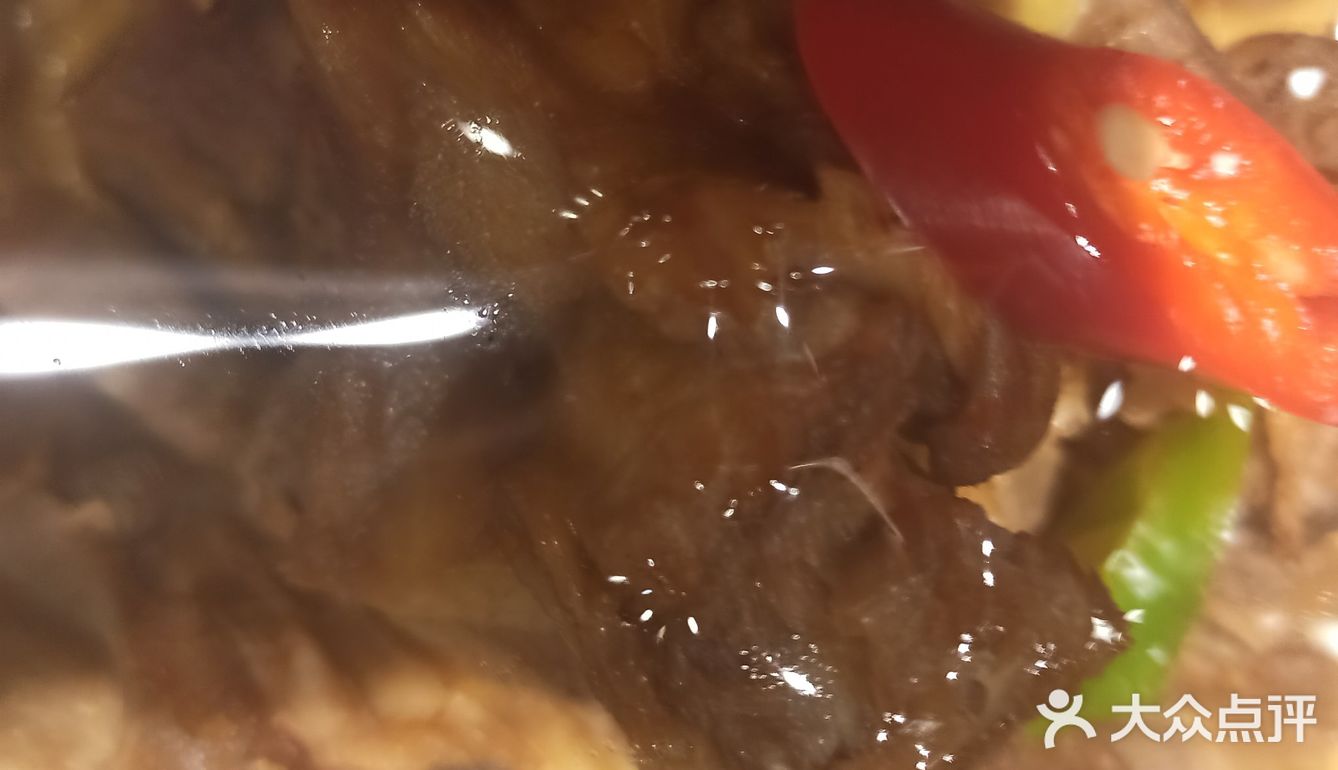 接下来，我们可以使用一口干锅，将火力调至适中
