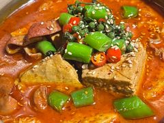 臭豆腐肥肠煲-三杯赤運·中式小酒馆(所城里店)