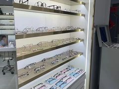 -视野联行眼镜蔡司·依视路官方授权店(顺城店)