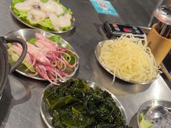 -鹿鸣山草本茶香火锅(园西路店)