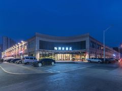 -潮漫酒店(北京通州环球度假区临河里地铁站店)
