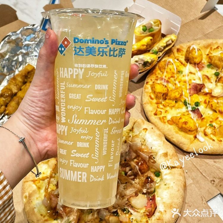 我从英国吃到深圳的达美乐最近买一送一啦🥰