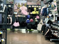 -迪卡侬(顺峰山店)