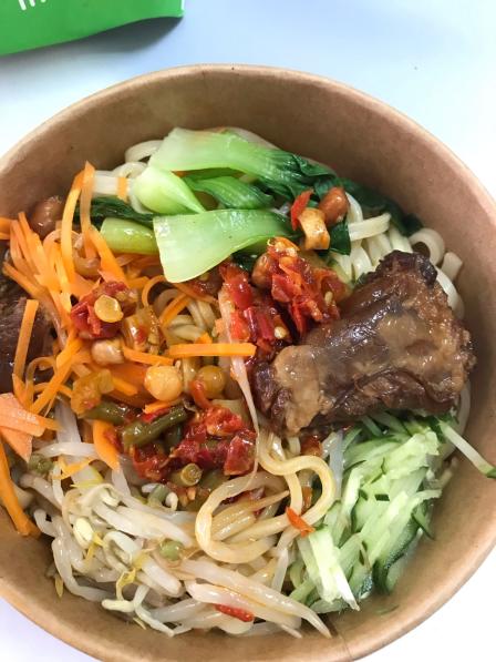 王姑娘葱油拌面(家乐福店)-"「剁椒牛肉面」叫的外卖 包装是纸质的,还