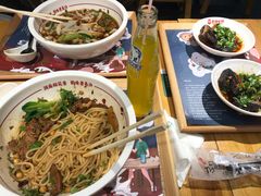 -呷佬·长沙手工米粉(金沙江路店)