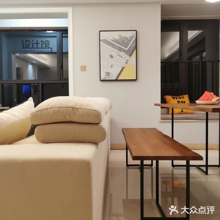 沙发不靠墙