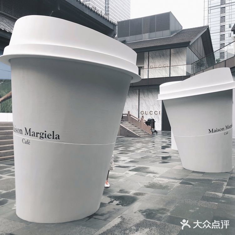 太古里｜奢侈品牌卖咖啡，多少钱一杯？