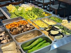 -愉肴麻辣香锅(中山路店)