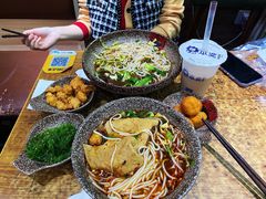 -苗八碗米线