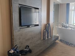 -皇马海口湾海景酒店(万绿园秀英港店)