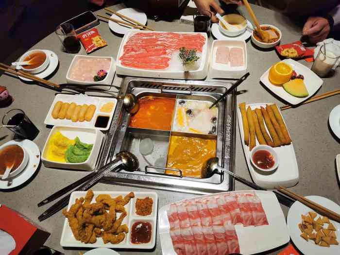 海底捞火锅(中骏广场店)-"哎,生意变好了,服务态度感觉和以前差挺多.