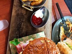 双蛋指椒牛肉汉堡-魏斯理汉堡(西安沣东吾悦店)