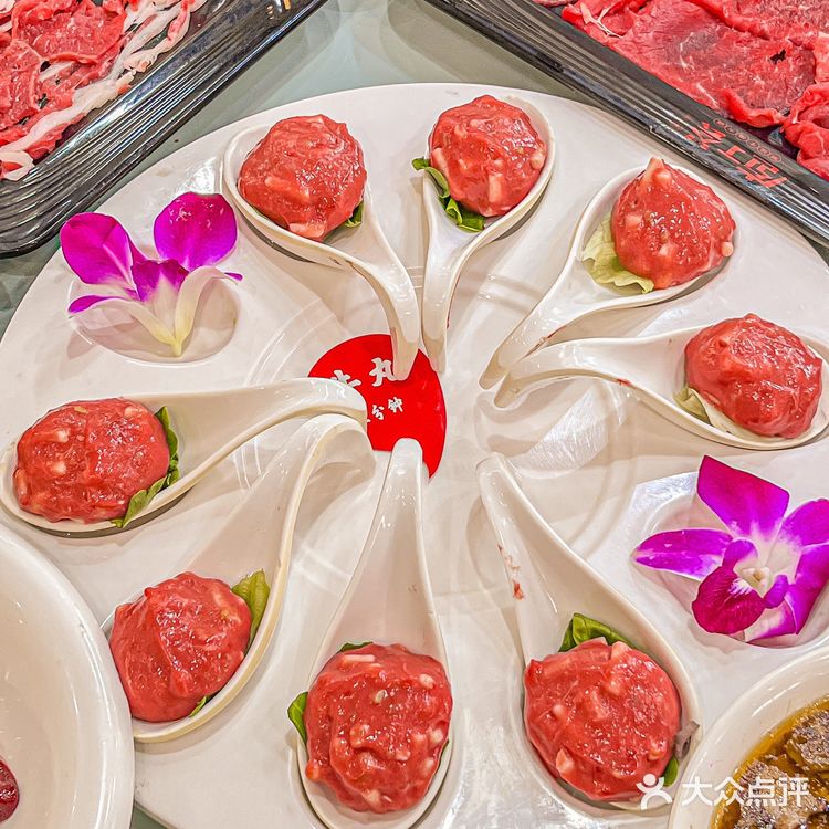 吃到了!亲眼见到厨师新鲜现切的牛肉火锅!