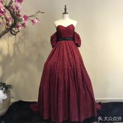 -月月婚纱礼服仓储店(王府井店)
