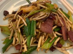 折耳根炒腊肉-贵州大厦贵州厅
