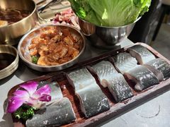 -围炉肉舍•炭烤活鳗•丹东海鲜烤肉(步行街店)