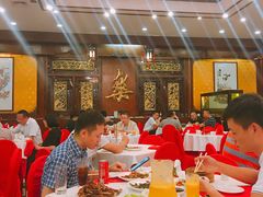 大堂-九花山烤鸭店