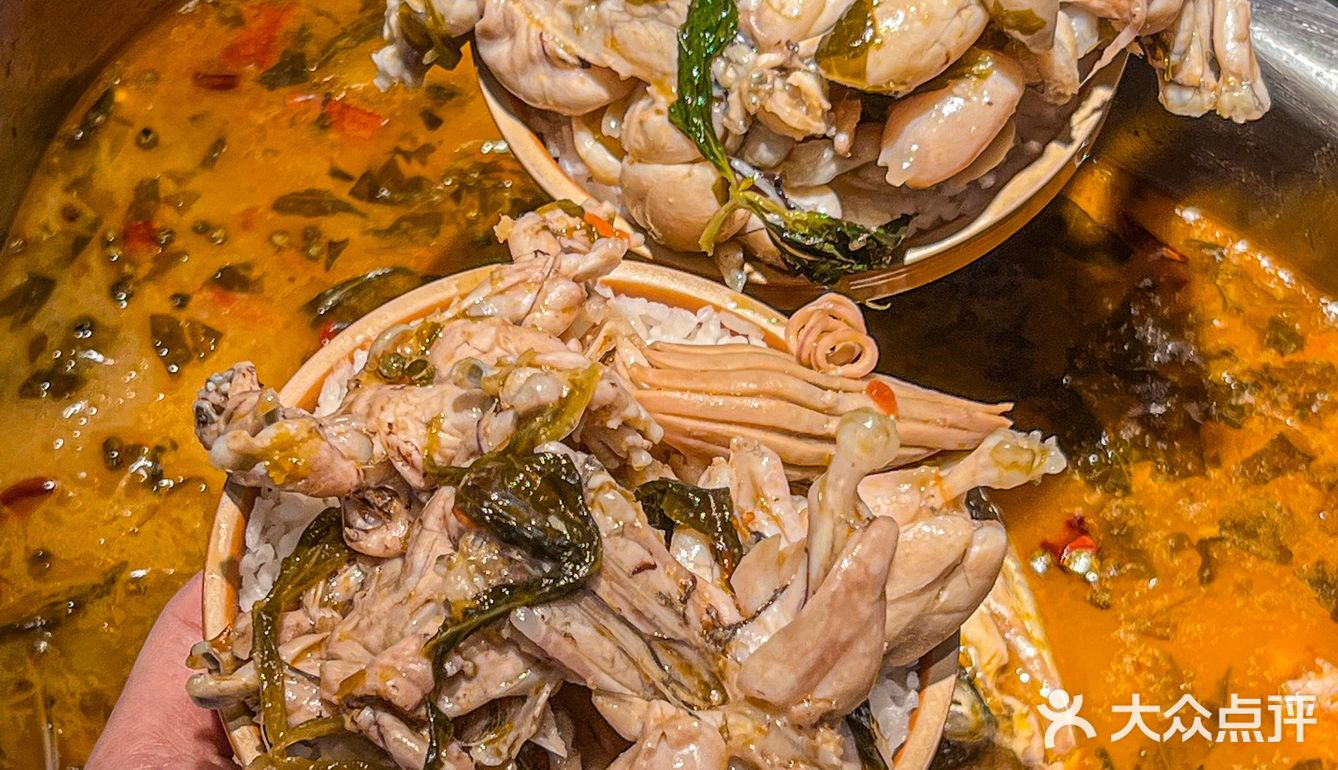 好家伙！头一次吃泡椒酸菜味蛙锅就沦陷了啦  