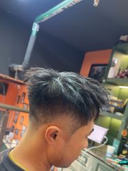 -查尔曼男士理发馆