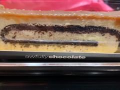 白巧克力奶油果糖瑞士卷-Awfully Chocolate(来福士广场店)