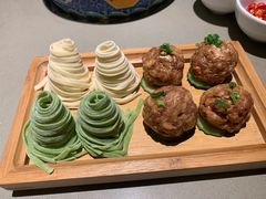 手剁猪肉丸-享月汤皇·海鲜小火锅·聚会(曲江创意谷店)