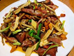 茶树菇腊肉-新花城蟹粉馆(乌鲁木齐店)