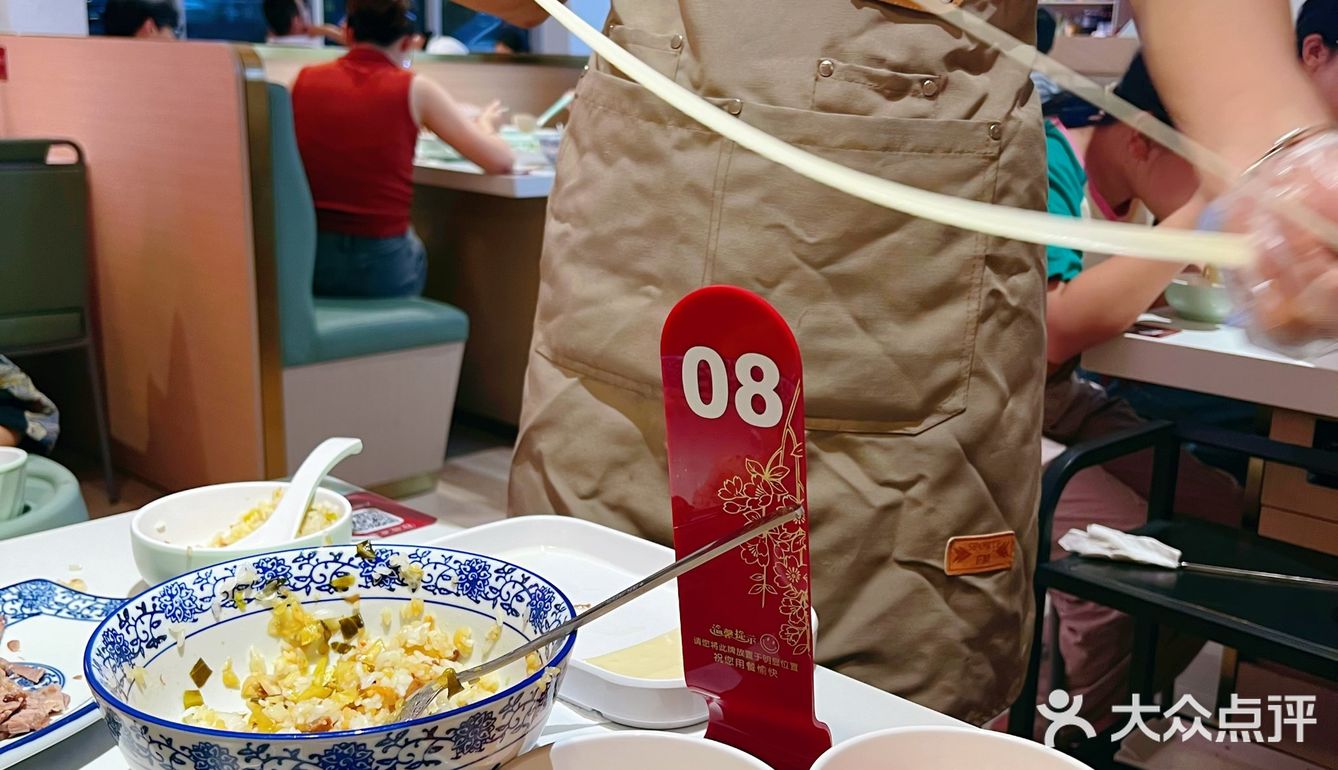 火锅当然要吃现切牛肉啦！