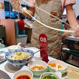 火锅当然要吃现切牛肉啦！