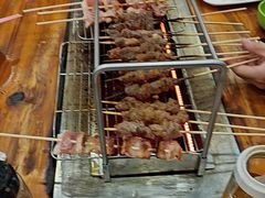 -哈尔滨小酒馆·鲜肉现穿自助烧烤(康新花园店)