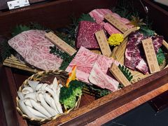 -山川小町·极番烧肉(新地假日广场店)