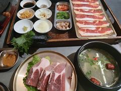 -围炉肉舍•炭烤活鳗•丹东海鲜烤肉(步行街店)
