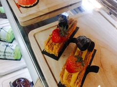 拿破仑蛋糕-Common Table · Brunch & Coffee