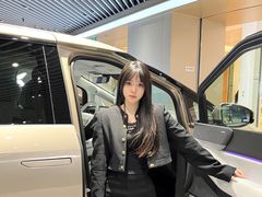 -小鹏汽车体验中心(苏州龙湖狮山天街店)