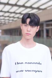 -一家只做男发烫染的店