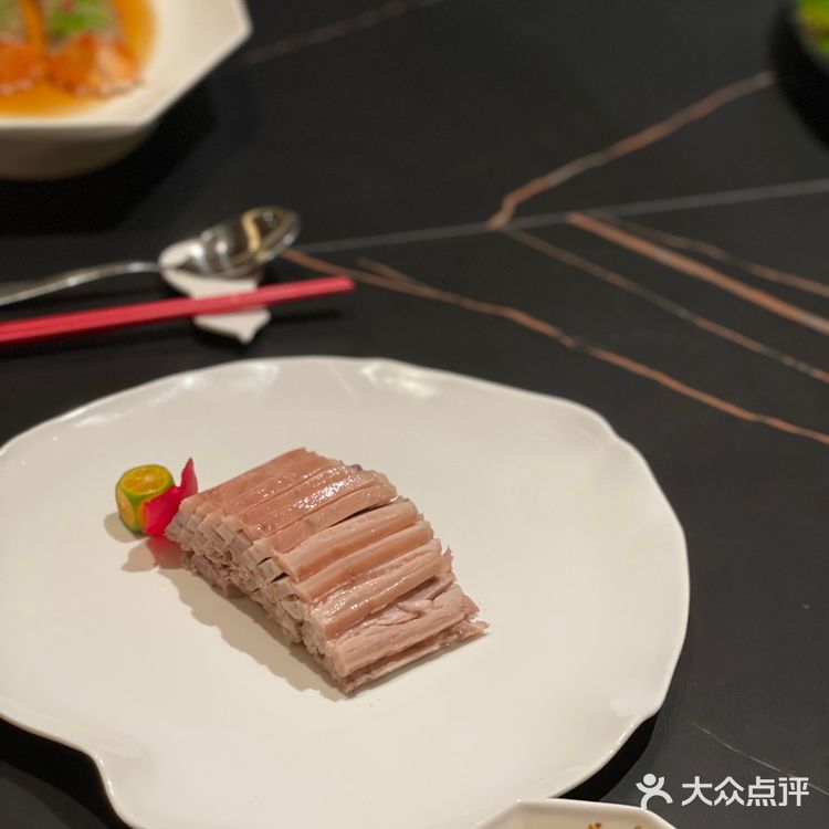 新开业的浦江名荟和浦江荟一样,一如既往的有着排场和体面