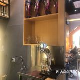 不愧是老牌的大成烧烤晚上坐满了