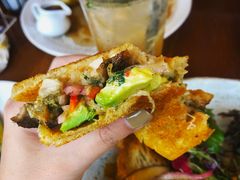 -ROAST coffee & eatery