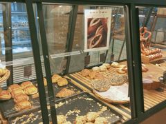 面包甜点陈列柜-Dough&Joe团憩(瑞虹天地月亮湾店)