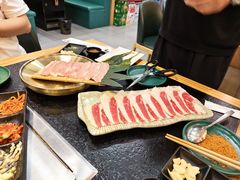 -臻牛烤肉
