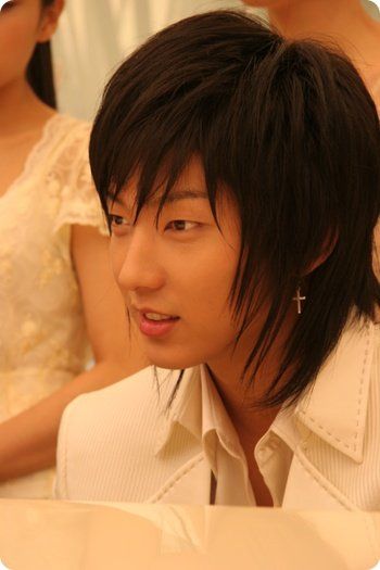 李俊基这样的狐狸眼花美男.虽然年纪大了