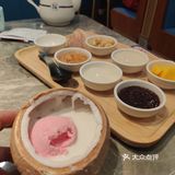 港式大排档的风格，四人桌为主座位很宽敞舒服