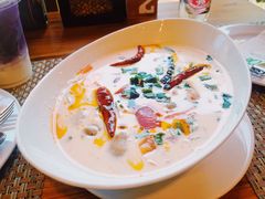 -Chom Cafe and Restaurant