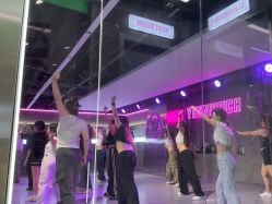 点击看大图 -YOUNGRICH街舞工作室