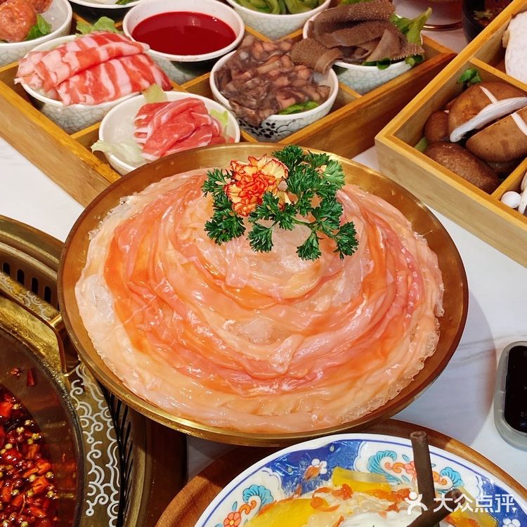 吃美蛙鱼头就来捞三国|一米长肥牛超好吃