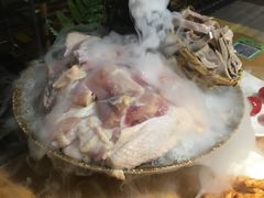 -洪氏嗨捞·广东猪肚鸡·椰子鸡火锅(西咸万象城店)